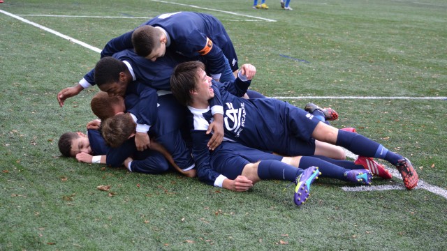 Gambardella - Joie après le 3eme but Compiègnois